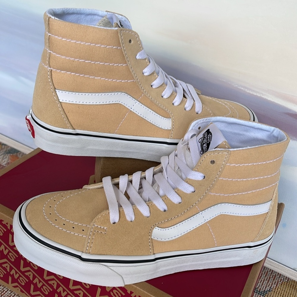 Vans Men’s Sk8-Hi Tapered
Color Theory Honey Peach
VN0A5KRUBLP
Sneakers - Picture 11 of 16